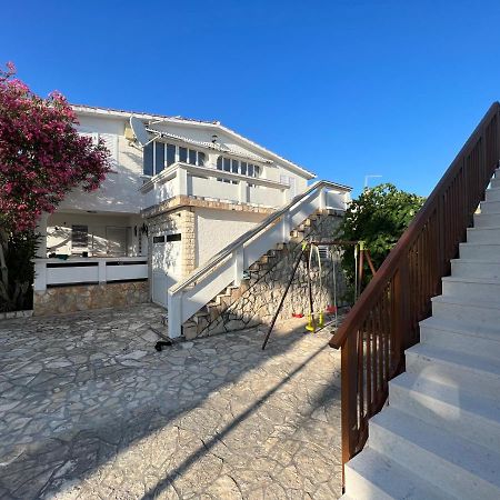 Emko Apartmens Vir Exterior foto
