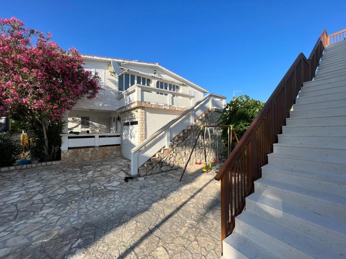 Emko Apartmens Vir Exterior foto